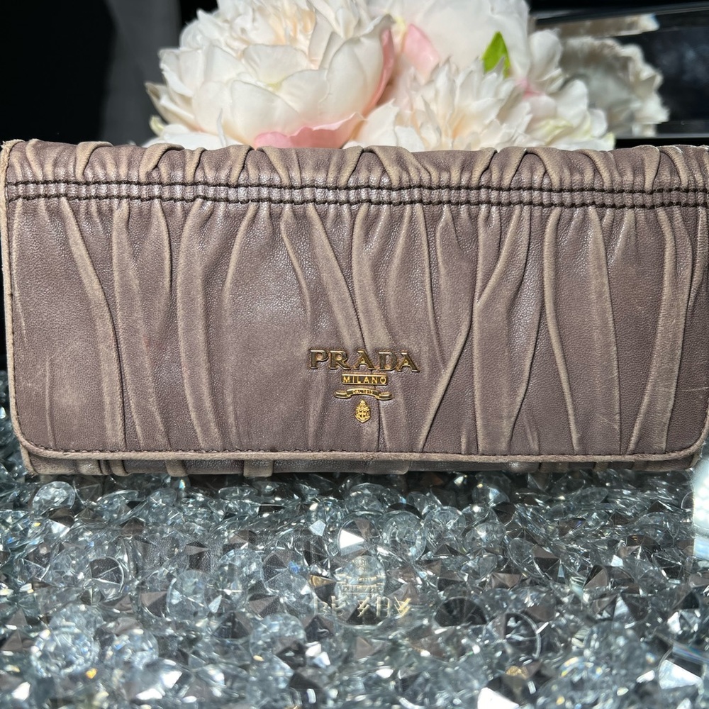 EUC PRADA NAPPA LEATHER WALLET